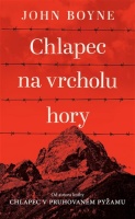 chlapec-na-vrcolu-hory